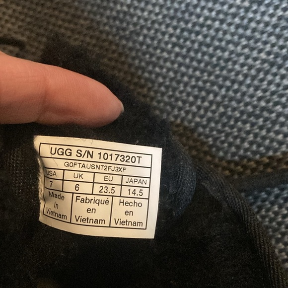 Size 7 toddler black Ugg’s - Picture 7 of 10